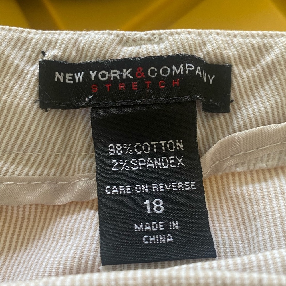 New York & company shorts - Picture 3 of 3